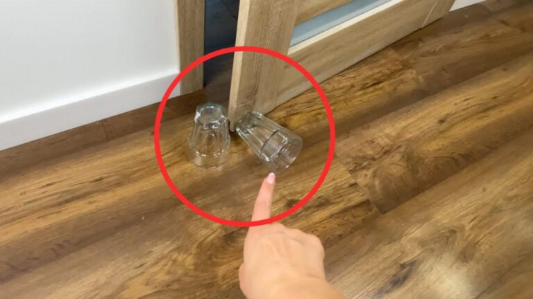 This clever trick transforms hotel safety using just glasses… discover how it works!